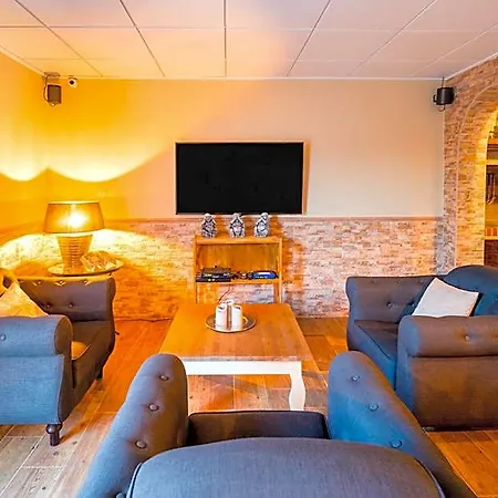 לינה וארוחת בוקר Casa Almendros 4*