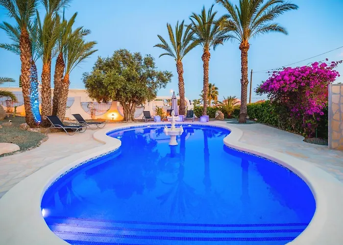 Casa Almendros Bed & Breakfast