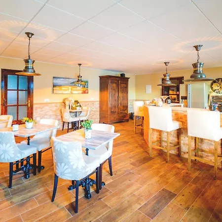 Casa Almendros Bed & Breakfast 4*